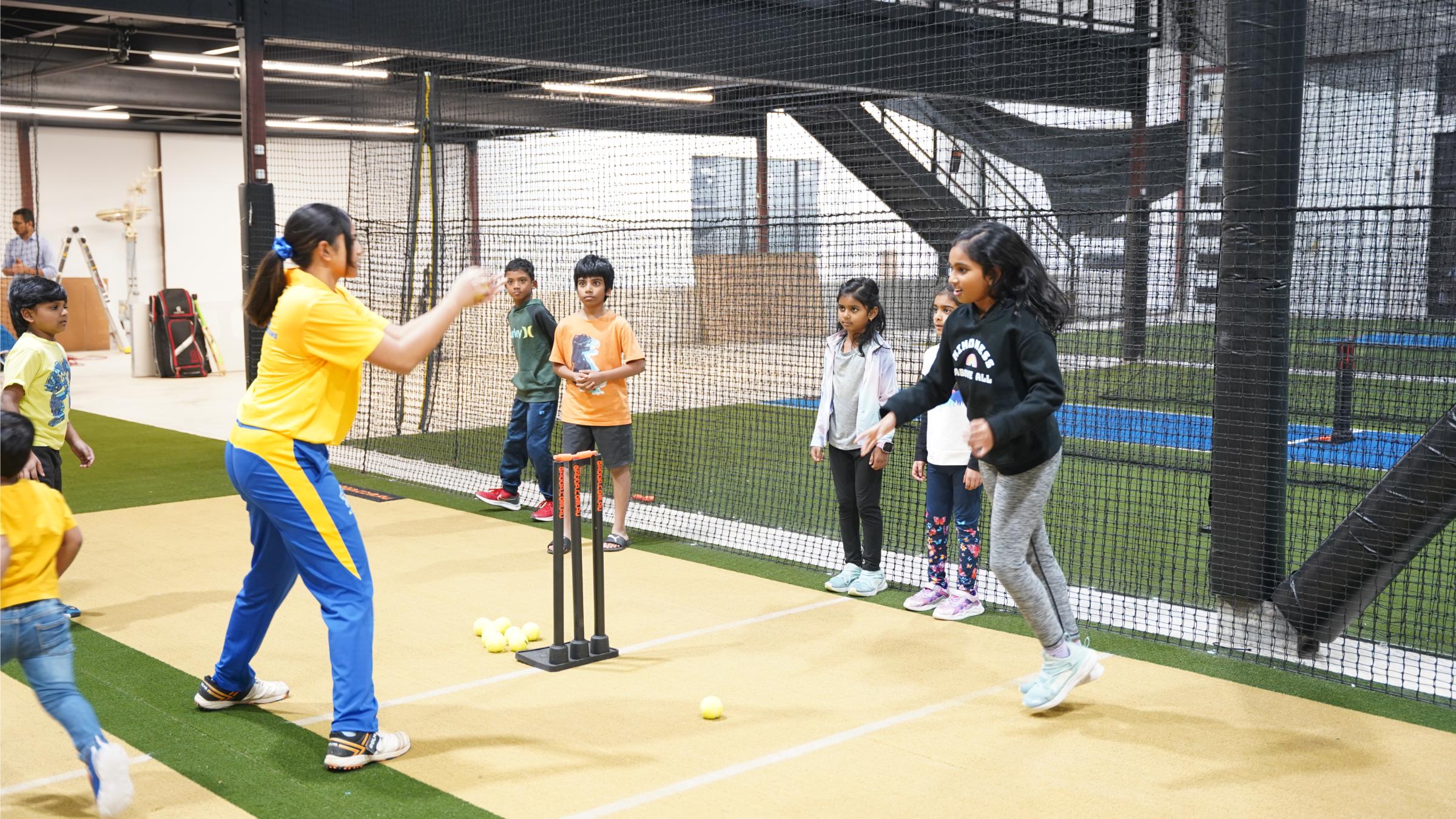 Girl coach give traning to their students - 22Yards Dallas - 22Yards Dallas Girl coach give traning to their students